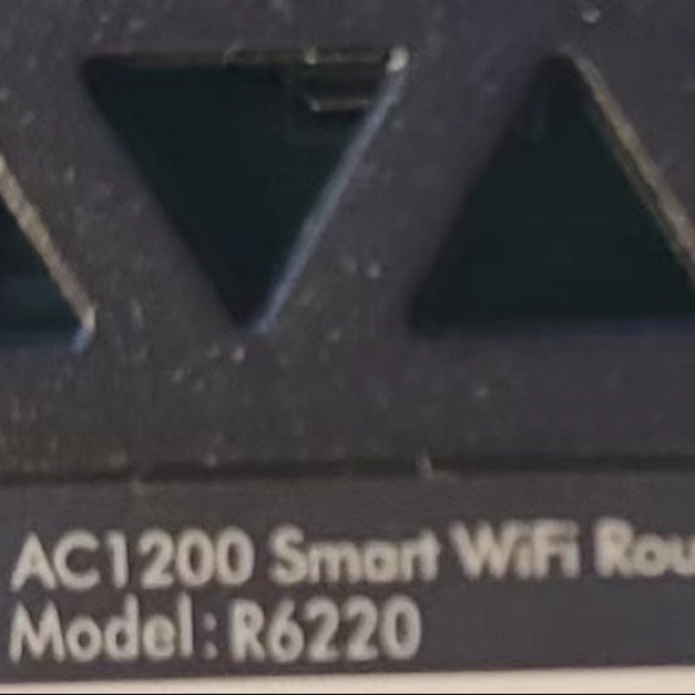 Netgear WiFi Router AC1200 Model R6220. - Picture 2 of 2